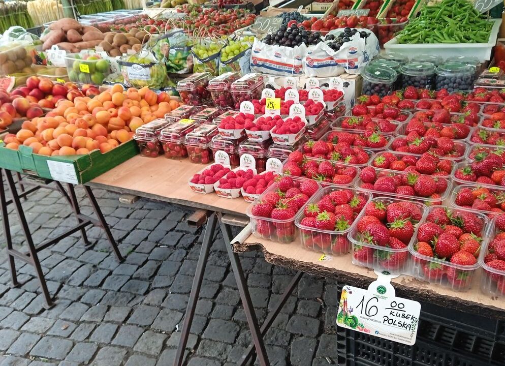 Овочі як із дачі: варшав’яни обрали найкращі ринки столиці