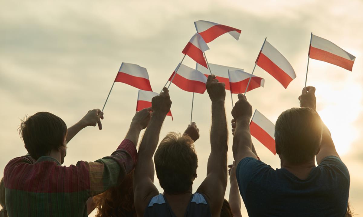 Тревожный февраль: поляки всё больше боятся безработицы и роста цен — результаты нового опроса