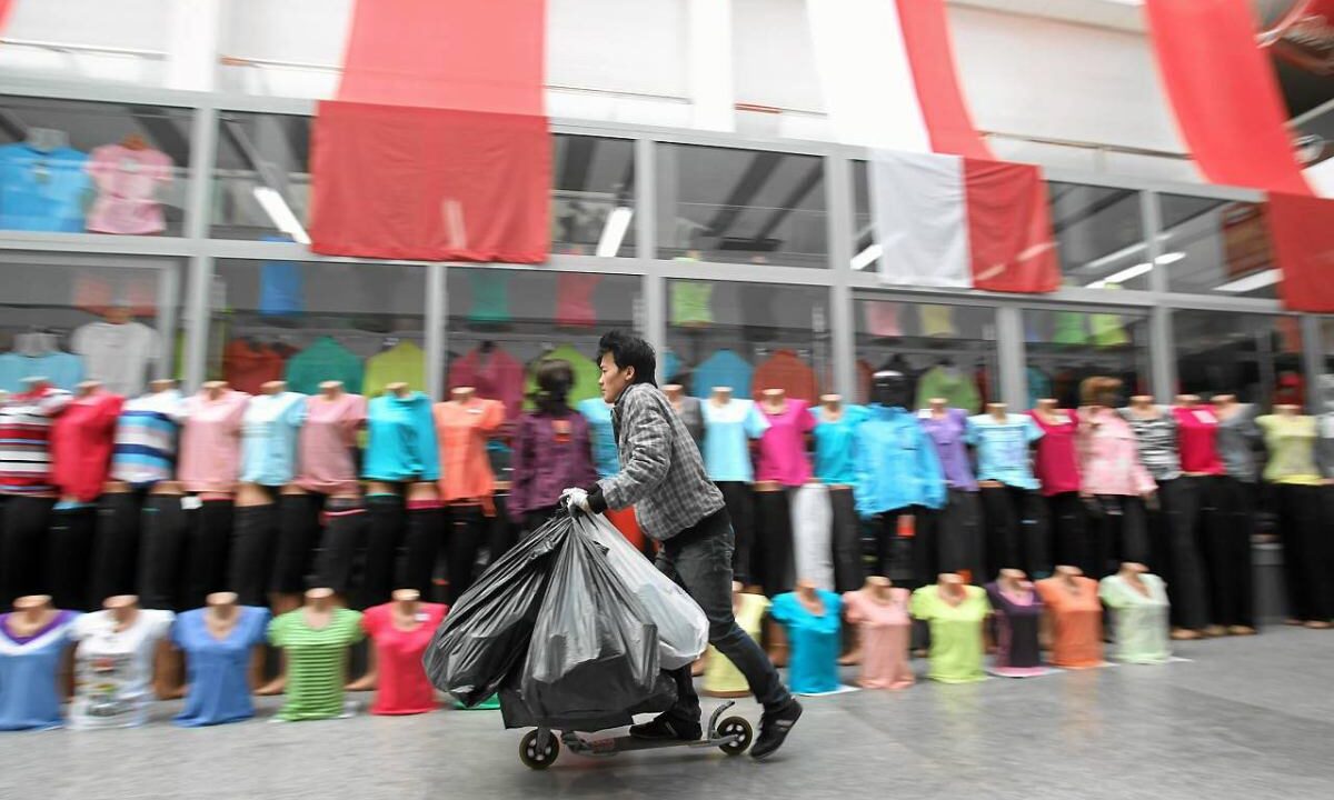 Миллионные налоговые махинации и отмывание денег в торговом центре под Варшавой: расследование длится уже 7 лет