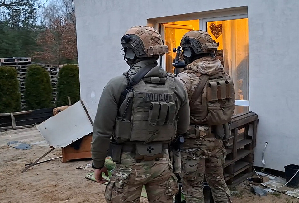 Под Варшавой ликвидировали банду автоугонщиков: 16 задержанных, миллионы ущерба и наркотики